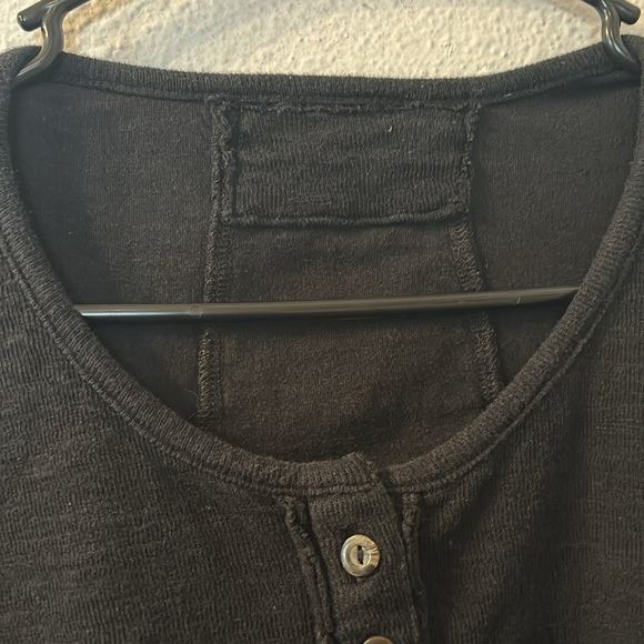 Aventura floral sleeve top size is missing fits like a medium - Picture 3 of 6